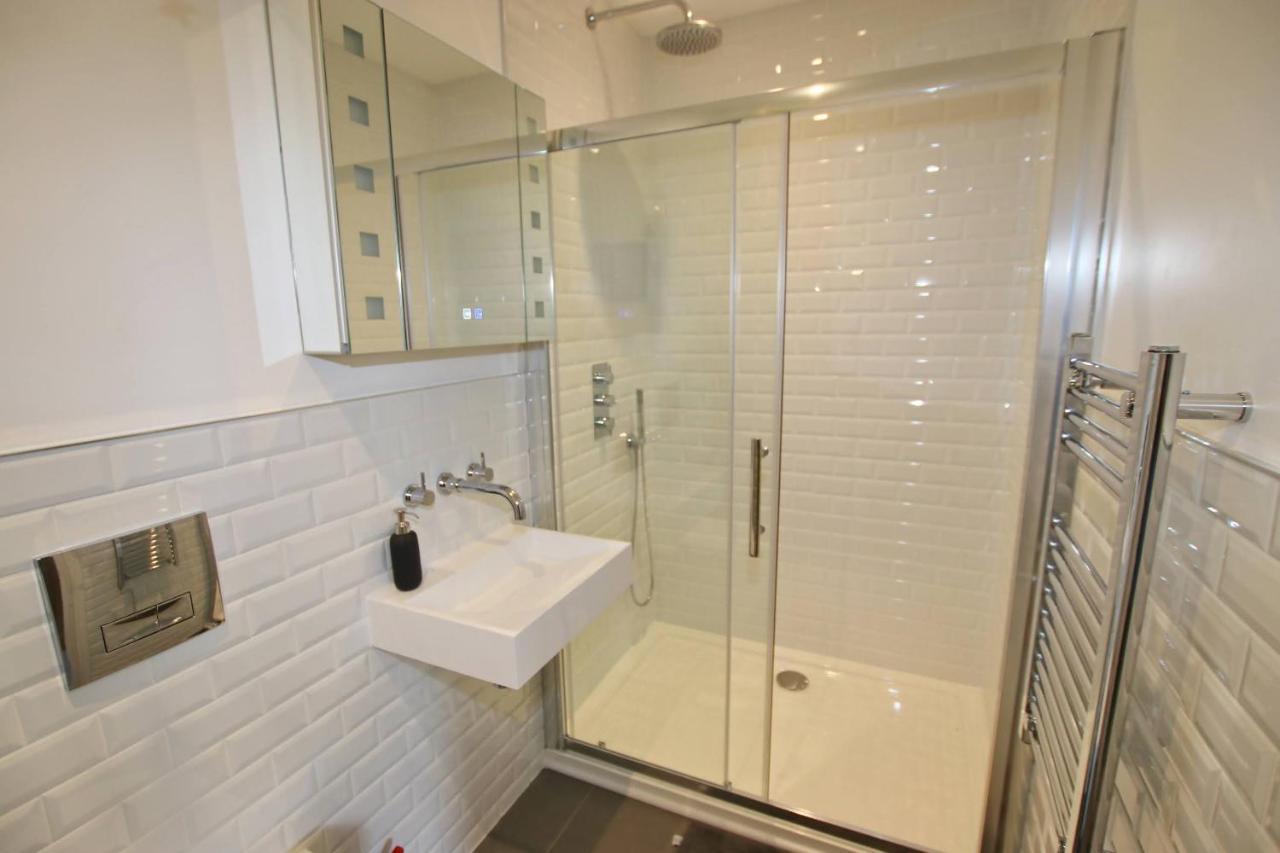 Modern Home For Small Groups By Stones Throw Apartments - Free Parking - Sea View Worthing Buitenkant foto