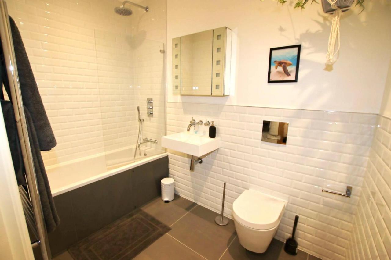 Modern Home For Small Groups By Stones Throw Apartments - Free Parking - Sea View Worthing Buitenkant foto